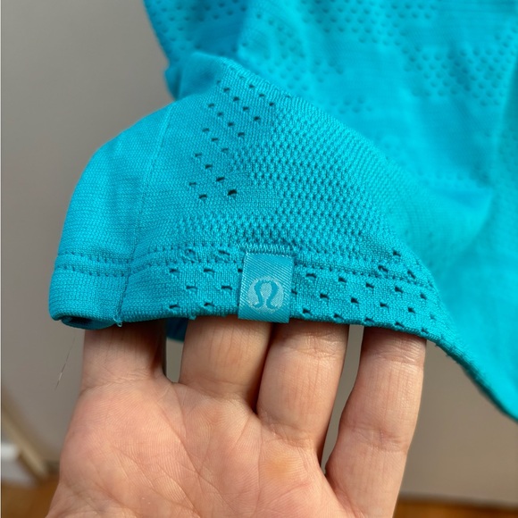 Lululemon Breeze By Muscle Crop Tank - Picture 3 of 3